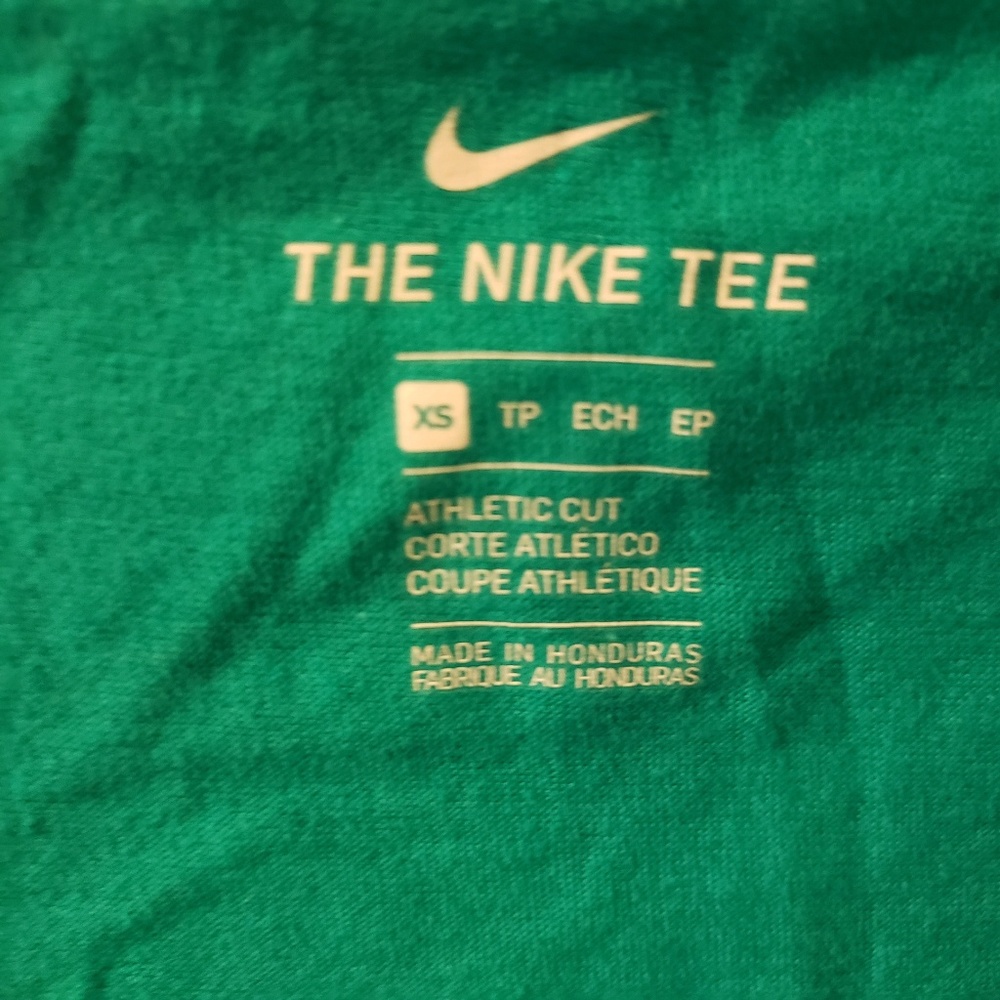 Nike *NWT* Tshirt - Picture 3 of 4